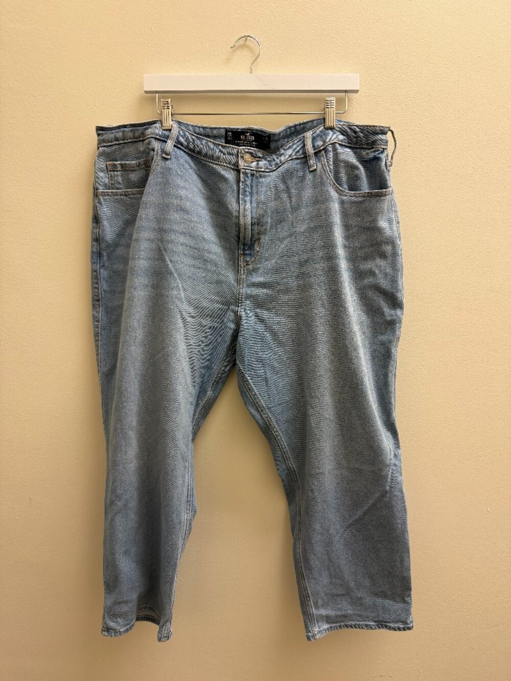 Hollister Light Wash Relaxed Straight Leg Jeans Size 21S